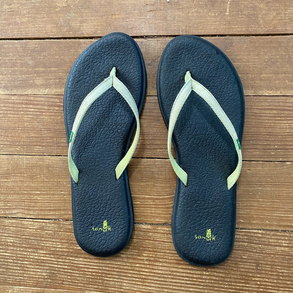 Sanuk Flips